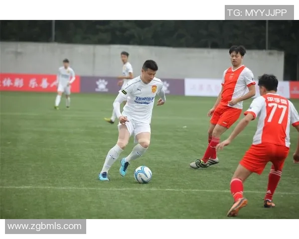 广州足球队与重庆足球队赛后分析灵活性表现及战术调整探讨