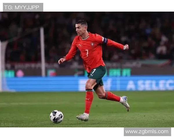 足球明星在绿茵场上踢球的精彩瞬间与动感BGM完美融合的视听盛宴 足球明星在绿茵场上踢球的精彩瞬间与动感BGM完美融合的视听盛宴