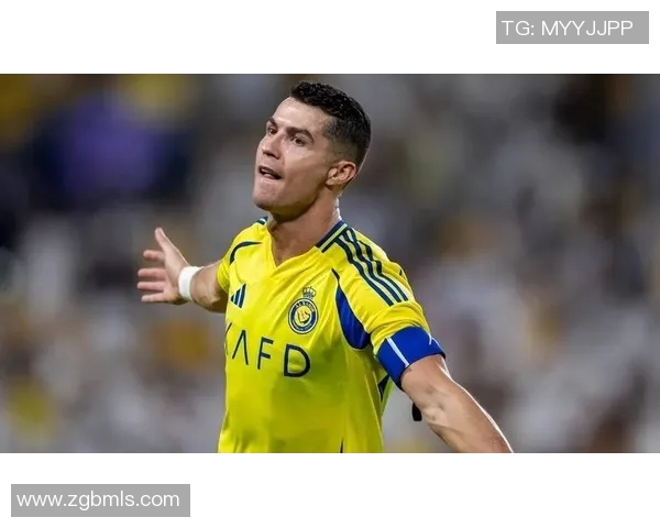 17岁帅气足球明星崭露头角引发全球关注与热议